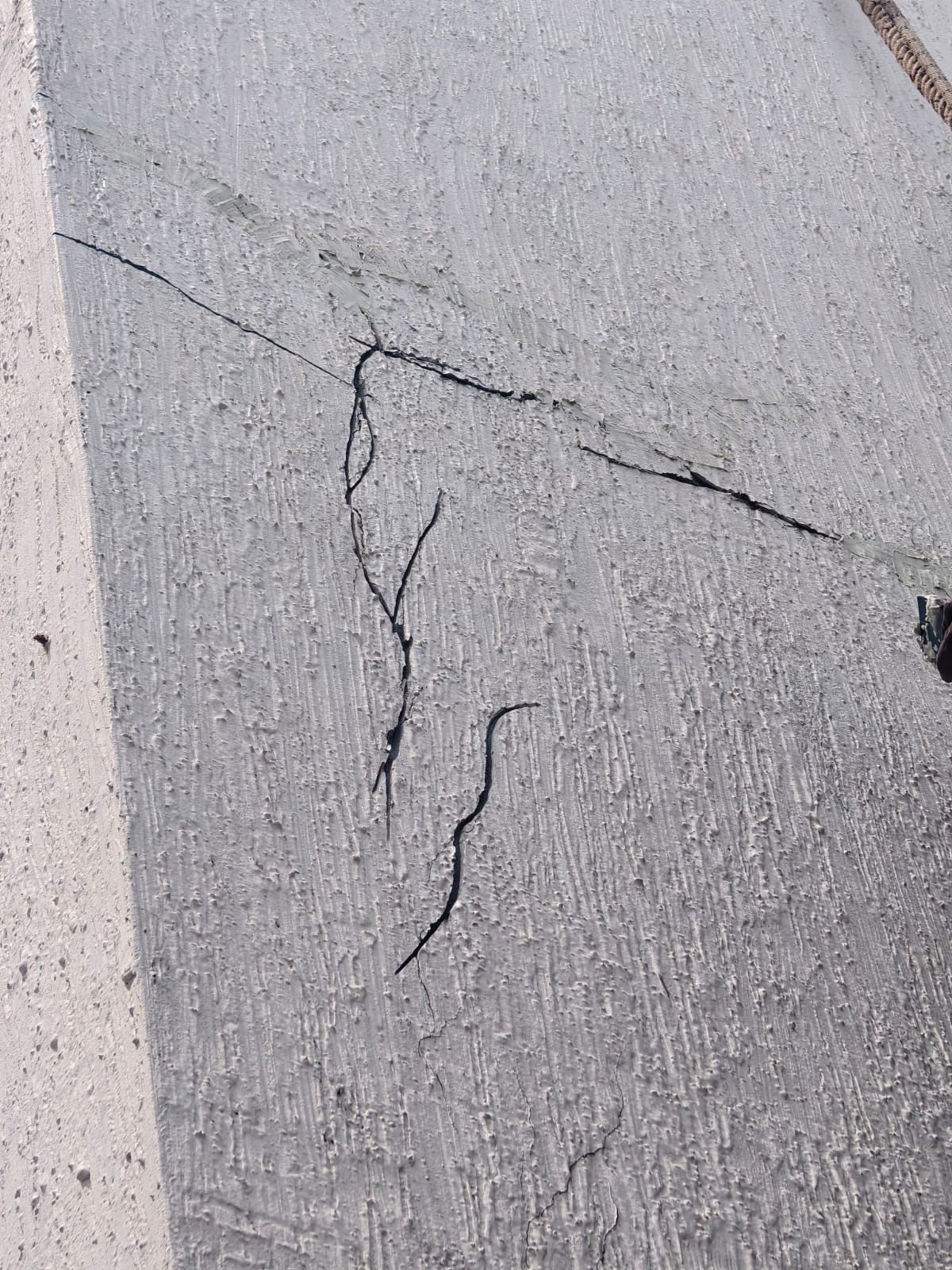 Exterior wall crack before waterproofing treatment at Kannamangala villa